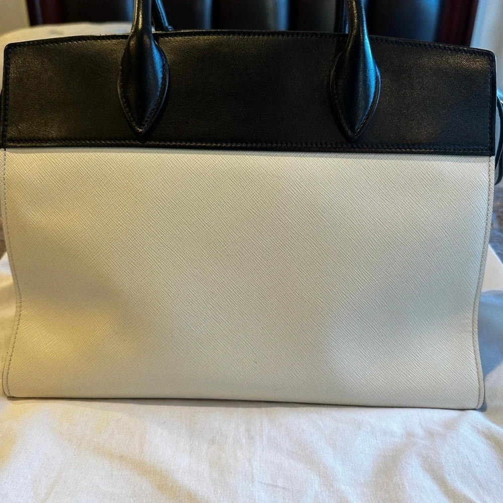 Prada handbag - Picture 4 of 16